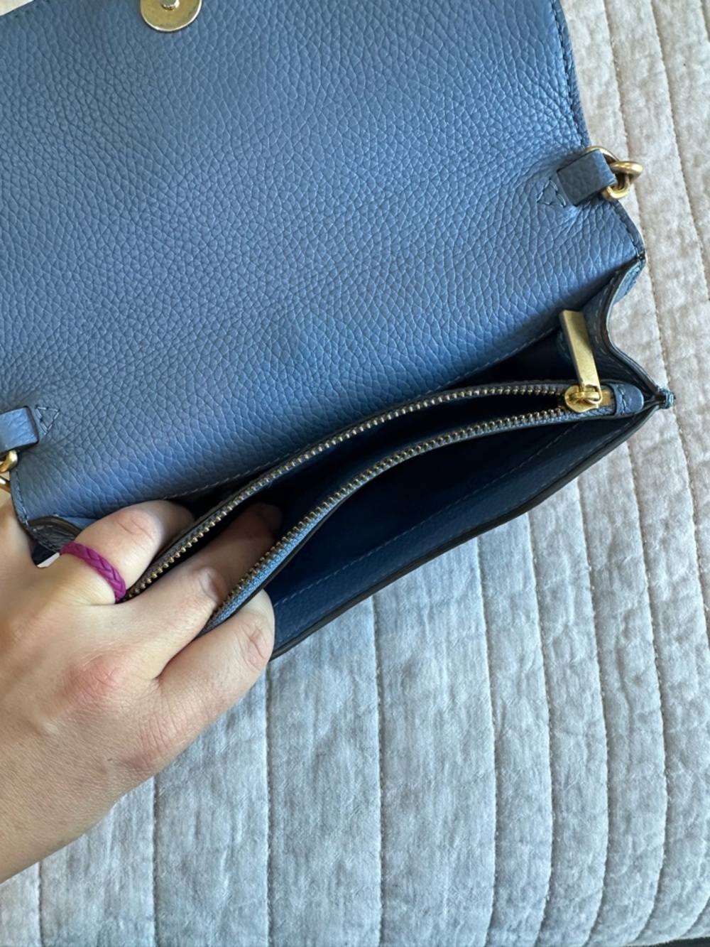 Tory Burch Navy Pebbled Leather Shoulder Bag with Gold Logo - Picture 5 of 5
